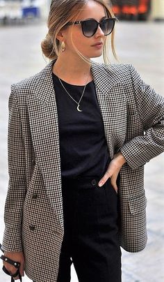 Checkered Blazer, Work Outfit Office, Lawyer Fashion, Look Retro, Cute Winter Outfits, Blazer Outfits