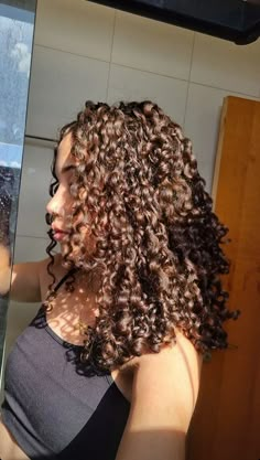 Perfect Curly Hair, Curly Hair Care Routine, Highlights Curly Hair, Mixed Curly Hair, Hair Styles Ideas, Curly Hair Photos, Cute Curly Hairstyles, Beautiful Curly Hair, Curly Hair Styles Easy