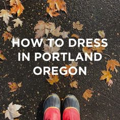 someone wearing red shoes standing in front of leaves with the words how to dress in portland oregon