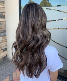 Trendy Brown Hair Color, Rich Chocolate Hair Color, Trendy Brown Hair, Brown Hair Color Shades, Natural Brown Hair, Brunette Hairstyles, Brown Hair Color Ideas, Ash Hair Color