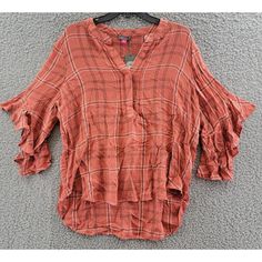 Vince Camuto Ruffled Sleeve Top Women'S L Apple Red Plaid Pullover Style V-Neck Vince Camuto Ruffled Sleeve Top Women's L Apple Red Plaid Pullover Style V-Neck Retail $79.00 Elevate Your Casual Wardrobe With This Stylish Vince Camuto Ruffled Sleeve Top In Apple Red Plaid. The Pullover Style Blouse Features A Flattering V-Neckline And Collarless Design, Making It Perfect For Any Occasion. The Flutter Sleeves And Breathable Blended Fabric Add A Touch Of Femininity And Comfort, While The Elbow Plaid V-neck Tops For Fall, Spring Plaid V-neck Blouse, Fall V-neck Ruffled Tops, Trendy Plaid V-neck Top, Fall Plaid Top With Ruffles, Fall Ruffled V-neck Tops, Fall Plaid Ruffled Tops, Plaid V-neck Blouse For Fall, Casual Plaid Blouse With Ruffles