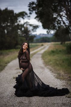 Introducing our exquisite collection of Boho-inspired maternity gowns, thoughtfully designed to make your maternity photoshoot a truly enchanting experience! 🌸✨ 👗 Elevate your Boho session with our stunning Boho dress, expertly crafted from the finest natural fabrics to ensure comfort and a seamless fit throughout your pregnancy journey. 📸 Capture the most beautiful moments with our curated selection of photo props, adding a touch of whimsy and charm to your maternity session. Your photographs will exude elegance and grace, reflecting the joy of this precious time in your life. 🤰 Embrace the ethereal beauty of our Vintage dress, a timeless piece that celebrates the essence of motherhood. Its delicate lace and flowing silhouette perfectly complement your radiant pregnancy glow. 🌿 At Ma Black Maternity Dress Pictures, Elegant Maternity Tulle Gown, Elegant Tulle Maternity Gown, Witchy Maternity Photos, Halloween Maternity Photoshoot, Plus Size Tulle Dress, Punk Maternity, Maternity Baby Shower Dress, Photo Shoot Maternity