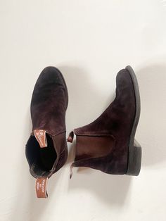 "Vintage R.M. Williams Dark Brown Chelsea Boots Australian Boots Size 8.5 Suede Chelsea Boots EUR 43 Made In Australia Mens Chocolate Boots  D E S C R I P T I O N: 🤎 chocolate brown 🤎 naturally resilient suede 🤎 oil resistant sole 🤎 rubbery soles 🤎 elasticated sides ⛔️PLEASE NOTE: the shoes are in great condition apart patina on toes, look at the pictures! ⛔️ Brand: R.M. Williams Suggested size: EU 43, UK 8.5 - please go by the measurements below to ensure the proper size. Material: Leather Made in: Australia 🧵M E A S U R E M E N T S: Insole length: 10.7\" / ~27.1 cm Heel height: 1.2\" / 3 cm PLEASE READ THE SHOP POLICY BEFORE PURCHASING! THANK YOU! To see more items from 🤎CuteVintageHouse🤎, please visit us here: https://www.etsy.com/shop/CuteVintageHouse I try to describe the size Dark Brown Chelsea Boots, Chocolate Boots, Australian Boots, Rm Williams, Brown Chelsea Boots, Suede Chelsea Boots, Maisie Williams, Mens Shoes Boots, Chocolate Brown