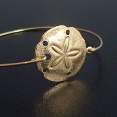 sand dollar Gold Strand Jewelry For Gift, Beachy Adjustable Gold Jewelry, Adjustable Beachy Gold Jewelry, Gold Round Beach Jewelry, Gold Round Jewelry For Beach, Gold Round Jewelry For The Beach, Beachy Gold Jewelry For Vacation, Beachy Sand-colored Jewelry For Gift, Beachy Sand-colored Jewelry Gift