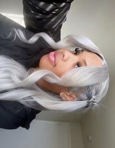 @advicefromdev Grey Wig Hairstyles, Vacay Hairstyles, Platinum Wig, Silver Wig, Grey Wigs, 2024 Hairstyles, Wig Ideas