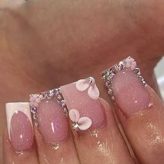 Nail Inspired For Birthday, Short 15 Nails, Birthday Sets Nails Short, Small Nails Square, Natural Realistic Acrylic Nails, Nails Idea Birthday, Pink And White Nails With Flowers, Pink Christmas Nails Short Square, Nail Into Short