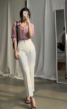 Effortless Chic Style Work Outfits, Minimalist Formal Outfits Women, Outfit Ideas 35 Year Old Woman, Office Jobs Outfits, Formal Girl Outfits, Bank Teller Outfit Summer, Elegant Sophisticated Style Classy, Elegant Outfit Inspiration, Modest Work Outfits Office Attire