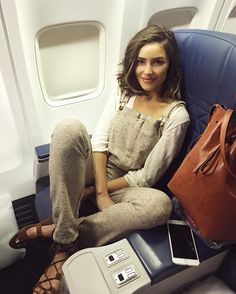 Airplane Outfits, Olivia Culpo, Lulu Lemon, Airport Style, Look Casual, Dungarees, Outfits Casuales