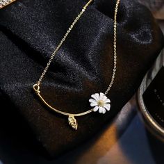 ♡ Leaf Floral Pendant Daisy Necklace ♡ ♡ This meticulously crafted natural daisy minimalist pendant is so classy-dreamy feeling! Wear this gold necklace to show your beautiful inside-flower or gift-wrap it as a very thoughtful present to your loved ones (also available as an option). The daisy flower design is so realistic highlighting the bright-beautiful-long-day vibes and memories from the gorgeous spring and summer blooming flower seasons ♡ ▂▂▂▂▂▂▂▂▂▂▂▂▂▂▂▂▂▂▂▂▂▂▂▂▂▂▂ 💖 Material: Stainless Gold-plated Clavicle Flower Necklace, Gold Plated Flower Necklace With Clavicle Chain, Gold-plated Flower Necklace With Clavicle Chain, Dainty Flower Charm Necklace With Clavicle Chain, Clavicle Chain Charm Necklace With Flower Pendant, Delicate Flower Necklace With Clavicle Chain, Dainty Flower Necklace With Clavicle Chain, Delicate Flower Shaped Necklace With Clavicle Chain, Delicate Flower Necklace As Gift For Her