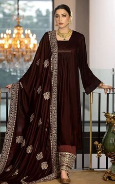 Colour Combinations Fashion, Neck Designs For Suits, Muslim Outfits Casual, Long Kurti Designs, Pakistani Fancy Dresses, Pakistani Dresses Casual