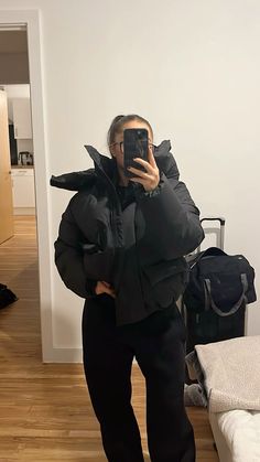 Emily Ratajkowski North Face Jacket, Outfit Inspirations, Ootd, Travel