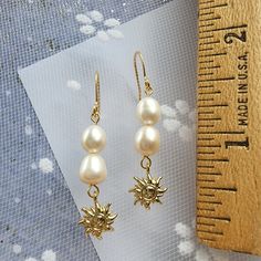 This lovely golden sun pearl earring is made with 14k gold plated hardware and natural freshwater pearls. 💨Hook-we use high quality 14k gold plated hook which is made in USA. 14k gold plated hook is good for sensitive ears. 💨Pearl- size is about 6-8mm Freshwater pearls are unique and rarely perfect. Sometimes they will have slight imperfections, small blemishes or irregular shapes. Pearl Drop Earrings Wedding, Drop Earrings Wedding, Irregular Shapes, Golden Sun, Jewelry White, Earring Gift, Pearl Earring, Earrings Wedding, Pearl Size