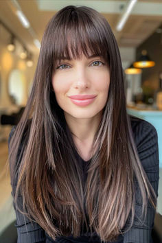 Full fringe with a long haircut for a heart-shaped face. Large Forehead Bangs, Bangs For Pear Shaped Face, Wispy Bangs Heart Shaped Face, Bangs Long Face, Brunette Fringe, Full Fringe Hairstyles, Bang Styles, Best Bangs, Pear Shaped Face