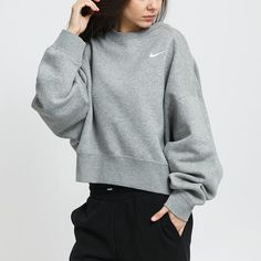 CK0168-063 Light Grey Hoodie, Sport Logos, Nike Casual, Round Logo, Sports Logo, Grey Hoodie, Fleece Hoodie, Nike Women, Hooded Sweatshirts