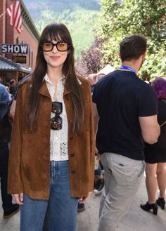 Allison Bornstein, Brown Suede Leather Jacket, Dakota Johnson Style, Suede Leather Jacket, I'm With The Band, Dakota Johnson, 가을 패션