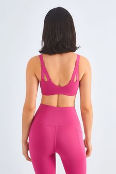 SOUTIEN-GORGE LONG CROISÉ:
Ce magnifique soutien-gorge à bretelles a une apparence unique combinant un style à bretelles et une découpe ouverte dans le dos. L'élégant dos ouvert croisé est conçu pour montrer parfaitement votre ligne de dos sexy, et la découpe spéciale met en valeur votre style personnalisé. Lorsque vous recherchez quelque chose d'unique et d'élégant, cela peut être le meilleur choix pour vous !

LEGGING TAILLE HAUTE À LA CHEVILLE:
Ce legging utilisant un tissu extensible dans le Designer Leggings, Sports Bra And Leggings, Body Proportions, Padded Sports Bra, Activewear Sets, Gym Leggings, Leggings Design, Support Bras, Black Sports Bra