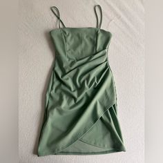 Brand New! Elegant Green Bodycon Dress For Day Out, Chic Green Bodycon Dress For Brunch, Casual Cocktail Dress With Spaghetti Straps, Casual Spaghetti Strap Cocktail Dress, Beautiful Horses Wild, Dresses Windsor, Windsor Dresses, Beautiful Horses, Windsor