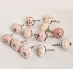 there are many pink and white knobs on the table