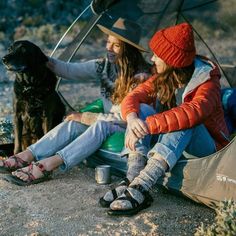 Winter Camping Outfits, Wander Outfit, Aesthetic Camping, Climbing Outfit Woman, Camping Outfits For Women, Climbing Outfits, Cute Hiking Outfit, Outdoorsy Style, Spring Camping