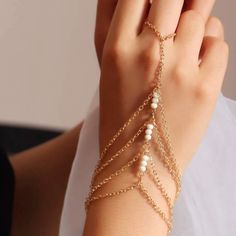 Nwt Stunning Bead Gold Hand Chain Fairy Bracelets, Belly Dance Jewelry, Ear Crawler Earrings, Trending Bracelets, Arm Jewelry, Dance Jewelry, Layered Necklaces Silver, Minimalist Bracelet, Hand Chain