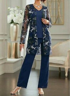 Pant Suits For Women Wedding, Floral Pant Suit, Dressy Pants Outfits, Mother Of The Bride Trouser Suits, Dressy Pant Suits, Plus Size Pant Suits, Mother Of The Bride Fashion, Mother Of The Bride Suits, Wedding Pantsuit