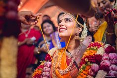 Tamil Marriage, Bride Kerala, Indian Wedding Poses, Marriage Photography, Kerala Bride, Indian Wedding Photography Couples, Bridal Photography Poses, Indian Wedding Couple Photography, Jasmine Flowers