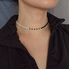 Unique bead choker necklace with an asymmetrical design, made with beautiful matte black, matte white and gold Miyuki Beads. 14K gold plated 316 stainless steel lobster claw clasp. This necklace also come in black and pink, black and blue color combinations.  See more seed bead necklaces at my store:  https://www.etsy.com/shop/FayFayJewelry?ref=dashboard-header&section_id=50377409 Visit my store for more unique handmade jewelry pieces: https://fayfayjewelry.etsy.com All Jewelry pieces in this st Black Seed Bead Jewelry, Black And White Bead Necklace, How To Make Seed Bead Necklace, Black Seed Bead Necklace, Seed Bead Jewelry Necklaces, Seed Bead Choker Ideas, Beaded Choker Ideas, Beads Necklace Design, Bead Necklace Designs