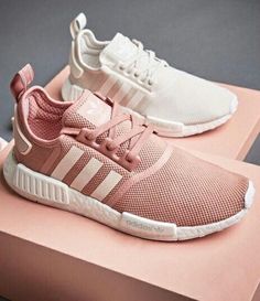 #moda #zapatos #tendencias #mujeres #belleza #beauty Basket Style, Baskets Adidas, Adidas Shoes Women, Adidas Fashion, Sneakers Adidas, Adidas Nmd, If The Shoe Fits, Crazy Shoes