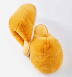 Keep feet cozy while lounging at home with these Faux Fur Bubble Slippers. Designed to feel like you're walking on a cloud, these plush bubble slippers feature a lightweight slip-off design with an oversized fluffy bubble aesthetic, and a luxuriously soft base to keep your feet comfy all day in impeccable style. Upper (100% Polyester), Lining (100% Polyester), Insole (Polyester), Outsole (TPR). Blessing Beads, Wax Melt Warmer, Comfy Slippers, Faux Fur Slippers, Candle Wall Decor, Fur Slippers, Christmas Words, Specialty Foods, Decorative Pottery