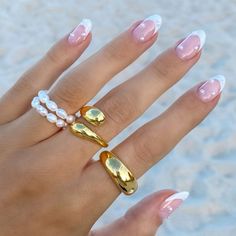 @urfavgiselle White French Tip Nail Art, Nail Art With Pearls, Art With Pearls, Nails Aesthetic Summer, Nail Art Tattoo, Pearl Nail Art, French Tip Nail Art, Pearl Nail, Kutek Disney