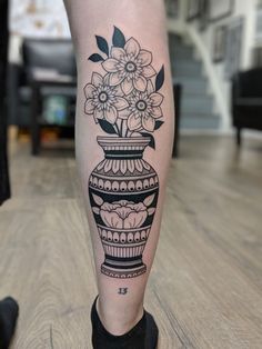 Vase calf tattoo Small Chest Piece Tattoos, Traditional Tattoo Vase, Tattoo Calf, Calf Tattoos For Women, Tattoo On Thigh, Tato Tradisional, 16 Tattoo, Shin Tattoo