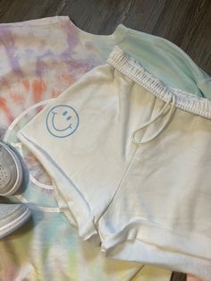 SMILEY SWEAT-SHORTS☻ Available to order in white, light gray, black, and dark gray! Also available to order with the color graphic baby blue, terracotta, or orange :) I want to create a brand that is a constant reminder to be true to who you are as a person; that brings your own unique style into it as well. Life is short, be WHOEVER you want to be! You are your own main character, always. Pair these shorts with whatever style makes you happiest! Made to order -BeTru. SHORTS CARE: When machine w Trendy Cotton Athletic Shorts For Streetwear, Trendy Cotton Shorts With Drawstring, Trendy Cotton Drawstring Shorts, Trendy Relaxed Fit Athletic Shorts For Streetwear, White Cotton Athletic Shorts With Built-in Shorts, White Cotton Athletic Shorts With Elastic Waistband, Trendy Cotton Athletic Shorts With Relaxed Fit, Trendy Cotton Athletic Shorts, Relaxed Fit, Trendy Relaxed Fit Cotton Athletic Shorts