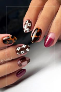 spring tortoiseshell  nails Fall Short Nails, November Nail Art, Round Nail Designs, Festive Nail Designs, Modern Thanksgiving, Gel French Manicure, Thanksgiving Nail Designs, Thanksgiving Nail Art, Thanksgiving Nail