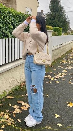 Loungewear Outfits Winter, Winter Outfits Streetwear, Fan Outfits, Outfit Mujer, Effortlessly Chic Outfits, Casual Day Outfits, Elegante Casual