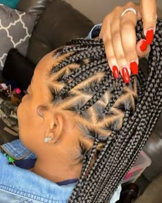 Knotless Parts, Box Braids Sizes, Triangle Parts, Medium Knotless, Knotless Braid, Triangle Box Braids, Braids Knotless, Twisted Hair