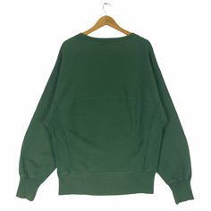 PLEASE ASK ANY QUESTION BEFORE BUYING THIS IS USED CLOTHING PLEASE DONT EXPECTED IT TO BE LIKE NEW OR IN PRISTINE CONDITION Vintage 80s Champion Warmup Sweatshirt Reverse Waeve Green Colour Hip Hop Street Wear Clothing Crewneck Pullover Size Medium tag Champion material Cotton 90% polyester 10% Size on Tag M (Medium) Mesasures About ( Approximately) -Armpit to Ampit : 22.5 inch -Length (back collar down) : 28 inch Condition : used good condition 8/10 **No Tears And No Hole** **Have a Faded see p 90s Style Tops With Ribbed Cuffs For College, 90s Style Crew Neck Top For Fall, Vintage Green Oversized Sweater, Vintage Tops With Relaxed Fit, Oversized Vintage Crew Neck Sweatshirt, Retro Green Oversized Sweatshirt, Retro Long Sleeve Tops With Ribbed Cuffs, Oversized Green Retro Sweatshirt, Green Oversized Retro Sweatshirt