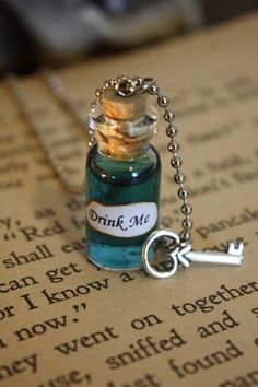 Horror Diy, Alice In Wonderland Drink Me, Alice Costume, Anniversaire Harry Potter, Tiny Jars