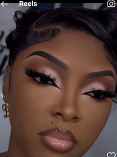 Natural Full Glam Makeup Black Women, Wedding Guest Make Up Look, Mother Of The Bride Makeup Black Women, Cute Eye Looks Eyeshadows, Bold Glam Makeup Black Women, Makeup Beats Black Women, Dark Skin Pink Makeup, Black Theme Makeup, Pink Black Makeup Looks