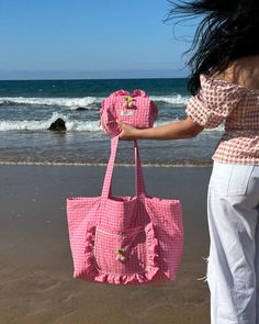 Trendy summer beach set: bag + neceser 🏖️ The set is made of seersucker vichy fabric (65% polyester / 35% cotton) in fuchsia colour, quilted cotton lining with floral print 🌸💜 Decorated with a knitted cherry element 🍒 100% handmade. Designed and sewn by me. Available in 15 colours, please message me in DM. Travel Cases, Toiletry Kit, Vanity Case, Fuchsia Color, Toiletry Storage, Travel Case, Summer Beach, Spain, Bathing Beauties