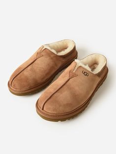 DESCRIPTION:An ultra-cozy slipper made from soft suede with a cushioned outsole.FEATURES:Round ToeSuede Upper17mm Sheepskin LiningFoam FootbedTreadlite by UGG™ Outsole Suede Slippers, Ugg Slippers, Slippers Cozy, Mens Uggs, Saint Bernard, Soft Suede, Chestnut, Men's Shoes, Slippers