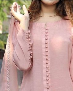 Pakistan Neck Design, Kurti Shirt Design, Long Kurta Designs Women, Pakistan Kurti Design, Plain Kurta Designs For Women, Simple Kurti Neck Designs, Neckline Designs For Kameez, Stylish Kurta Designs Women, Silk Kurta Designs Women Classy