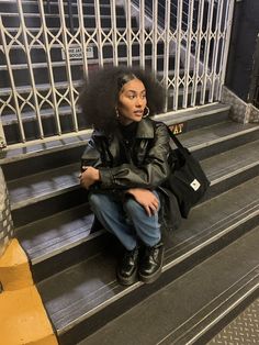 Leather Jacket Outfits Women Winter, Leather Jacket Outfits Black Women, Fitted Leather Jacket Outfit, Leather Jacket Outfit Black Women, Black Leather Jacket Outfit Women, Leather Jacket Outfit Aesthetic, Docs Outfit, Leather Jacket Aesthetic, Black Docs