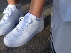 Imagen de nike, white, and shoes Sport Shoe, Skateboarder, Mix Style, Ulzzang Fashion, Christmas Wishlist