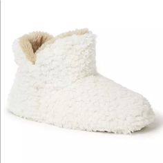 Holiday Essential New Cozy Sherpa Booties Please See The Second Photo For Accurate Product Retails For $36.00 Sale: $12.00 Casual Soft Winter Booties, Casual Winter Booties, Soft, Casual Winter Booties, Cream Casual Winter Booties, Casual Cream Winter Booties, Comfortable Cream Winter Booties, Comfortable White Winter Booties, Cozy Cream Winter Booties, White Leather Booties