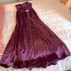 My Fashion Purple Satin Like Strapless Gown With Stunning Beading! Front Has A High Split With Beading All The Way Down. Back Zipper. Brand Nwt Corseted Prom Dress, Whimsigoth Prom Dress, Red Gala Dresses, Vintage Prom Dresses 90s, Dresses 90s, Pink Purple Dress, Hogwarts Dr, Gown Ideas, Fashion Purple