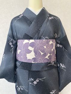 Japanese Kimono Kimonos Japanese, Calm Purple, Building Wardrobe, Japanese Kimono Dress, Kimono Dresses, Pretty Kimonos, Traditional Japanese Kimono, Vintage Japanese Kimono, Purple Pattern