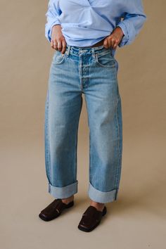 Casual Oversized Jeans, Cuff Loose Jeans, Mom Jeans Chunky Boots, Citizens Of Humanity Ayla, Baggy Cuffed Jeans Outfit, Cuffed Baggy Jeans, Loose Jeans Outfit, Baggy Jeans Outfit, Rolled Jeans