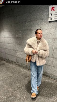 Zara Fur Coat Outfit, Zara Fur Coat, Winter Outfits Zara, Fur Coat Outfits, Faux Fur Coats Outfit, Fur Jacket Outfit, Fur Coat Outfit, Collage Outfits, Chic Winter Outfits