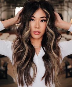 Asian Blonde Highlights Short, 2023 Hair Color Trends For Black Hair, Brunettes Medium Length Hair, Medium Wavy Hair Color Ideas, Black And Blond Balayage, Dark Hair Chocolate Balayage, Dark Money Piece Hair Brunette, Shag Balayage Brunette, Dark Chocolate Brown Hair With Blonde Peekaboos