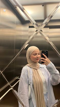 Hijabi Colors, Hijab University Outfit, Hijabi Instagram Photos, Hijab Fashion Casual, Aesthetic Post